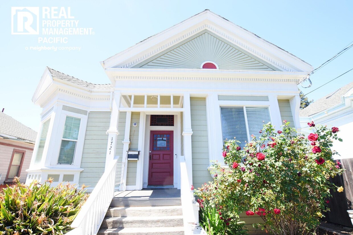 Foto principal - Renovated 5BR Home with Parking & Outdoor ...