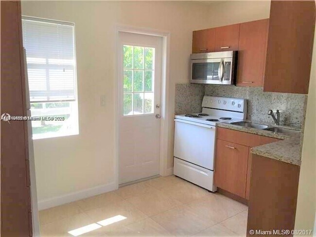Foto del edificio - 4038 SW 9th Terrace
