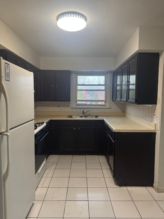 Foto del edificio - 8300 S Vernon Ave