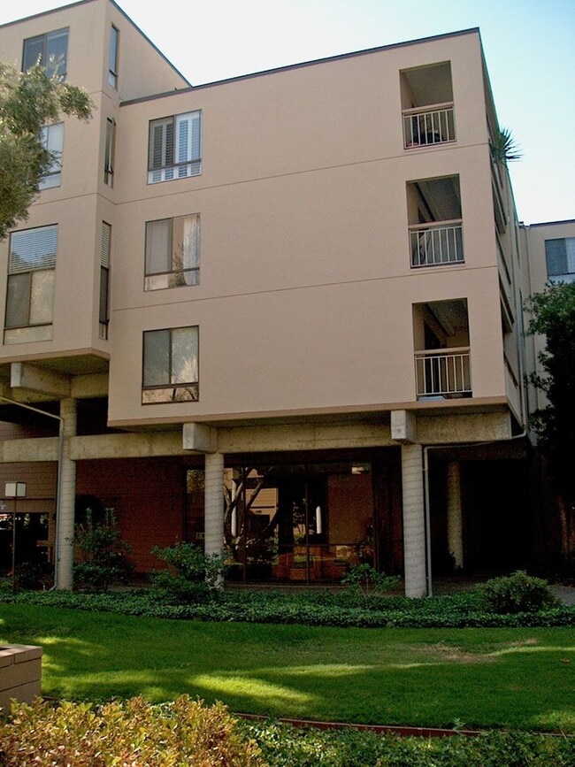 Photo - 310 N Civic Dr Apartment