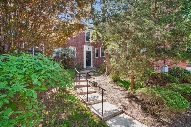 Building Photo - 349 Bloomfield Ave