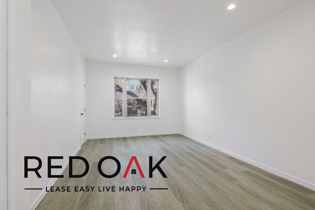 Foto del edificio - ~$600 CREDIT~ Spacious and Sunny Top Floor...