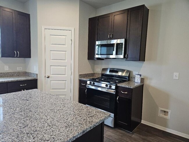 Foto del edificio - 147 Huckleberry Ln