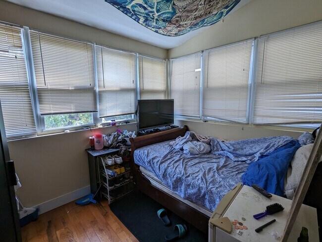 Foto del edificio - 2329 N Park Ave