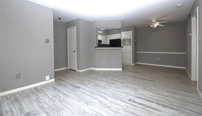 Building Photo - 2626 Holly Hall St