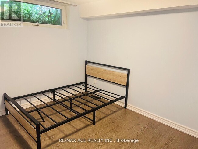 Photo du bâtiment - 15 Sedgemount Dr