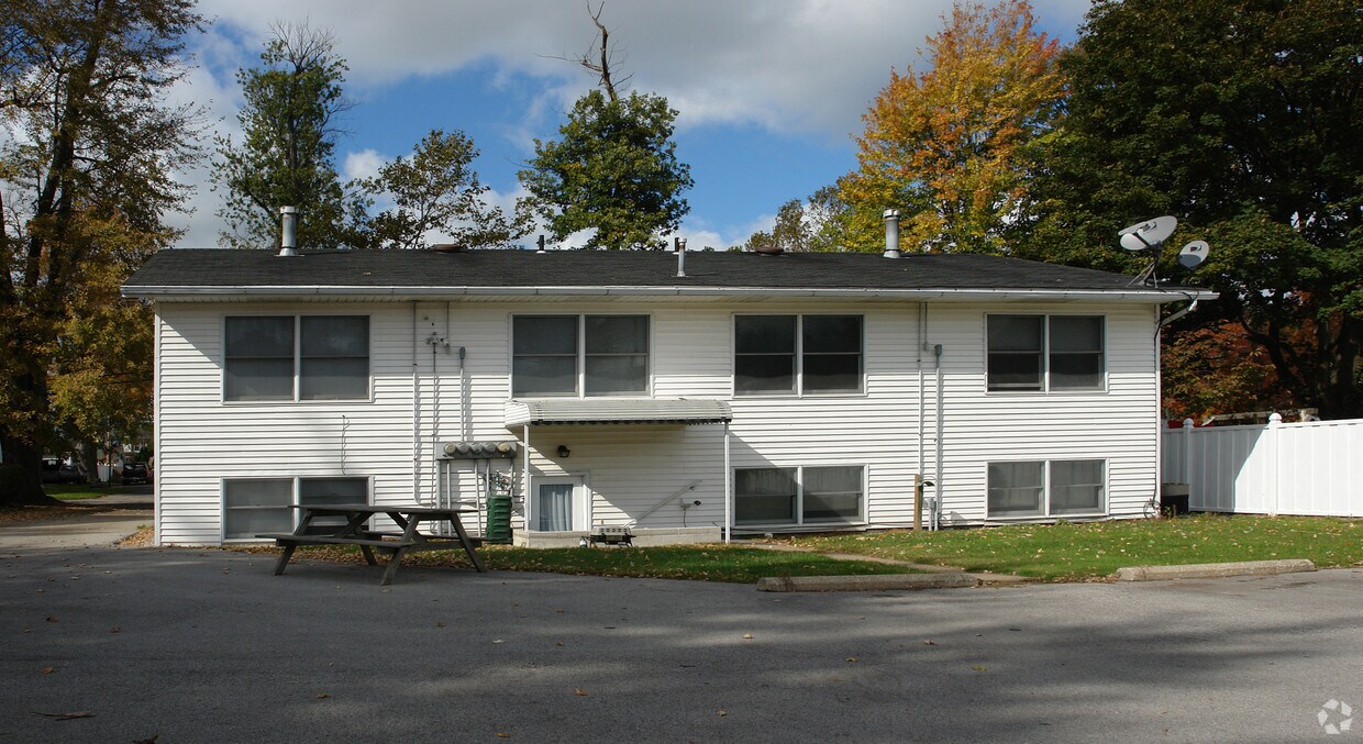 Building Photo - 316 Center St