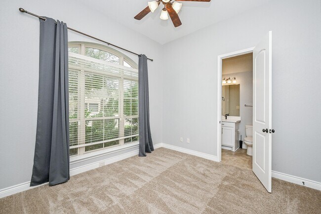 Foto del edificio - 11230 Dunstan Hill Dr