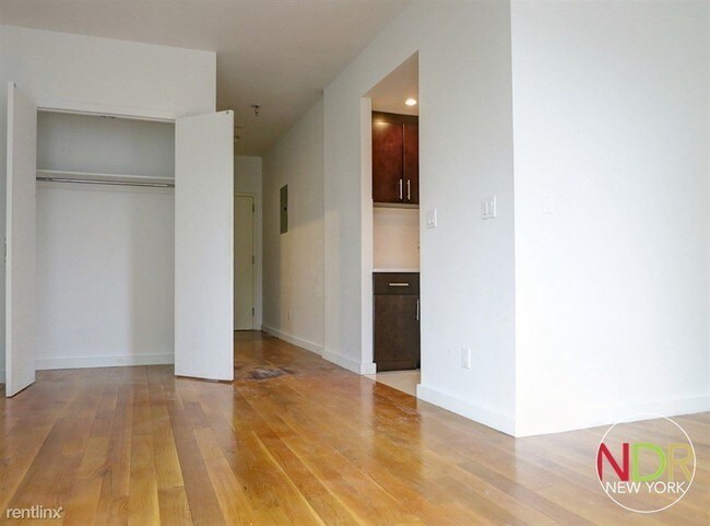 Foto del edificio - 557 Lafayette Ave