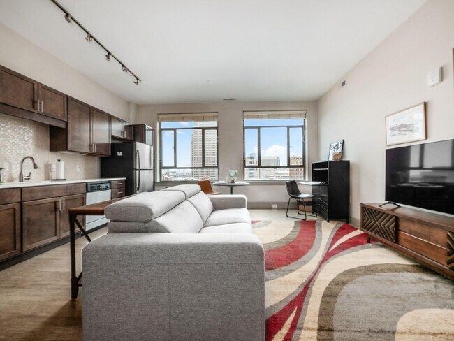 Building Photo - 51 N High St