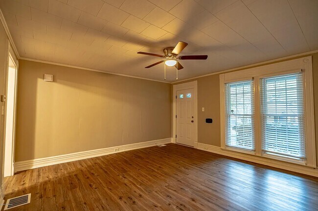 Foto del edificio - 1031 Dixon Ave