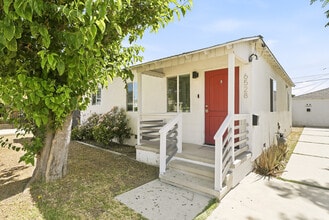 Building Photo - 6528 Beeman Ave