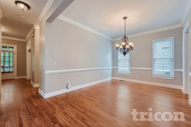 Building Photo - 1442 Hedgewood Ln NW