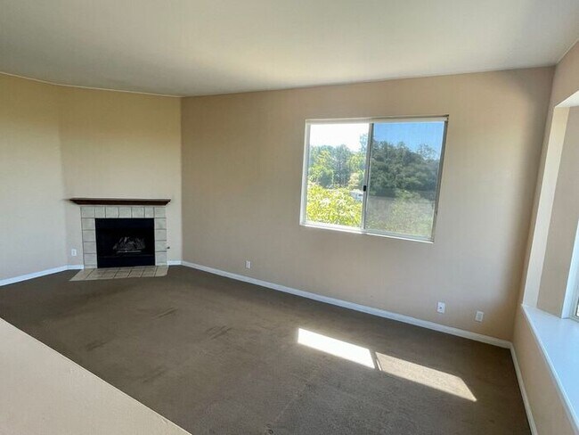 Building Photo - 3 Bedroom Home Country Living in Santa Barbara - Pets Considered - Available Now