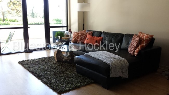 Foto del edificio - 1830 NW Riverscape St