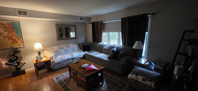 Foto del edificio - 6240 S Newland Ave