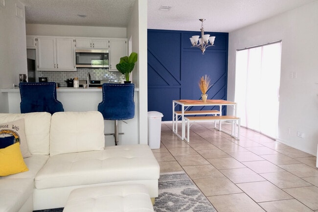 Foto del edificio - 1741 Horseshoe Cir