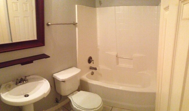 Baño principal - 7626 Anson Cir