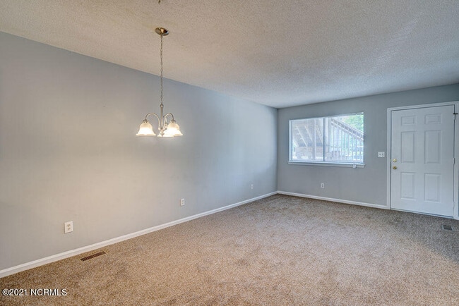 Building Photo - 522 S Kerr Ave