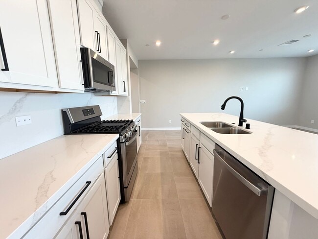 Building Photo - 3/BD 2.5/BA Brand New Modern Townhome in S...