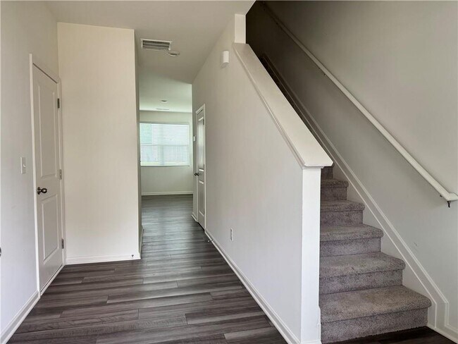 Foto del edificio - 1051 Paddington Dr