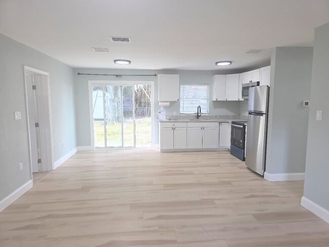Building Photo - Now Available! Beautifully remodeled 4-bedroom, 2-bath home.