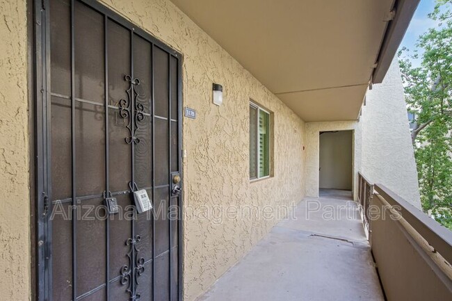 Foto del edificio - 7625 E Camelback Rd