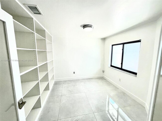 Foto del edificio - 18257 NW 61st Pl