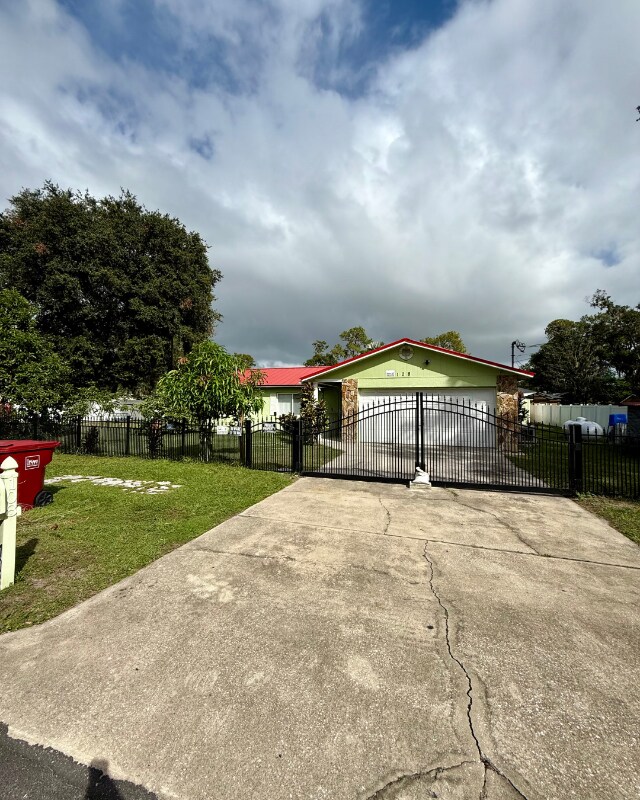 Foto del edificio - 108 Burchwood Ave
