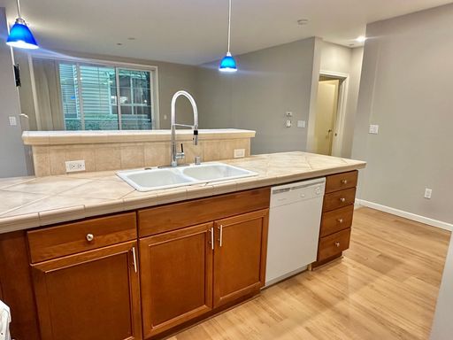 Foto del edificio - Beautiful 1 bed condo in the heart of Bell...
