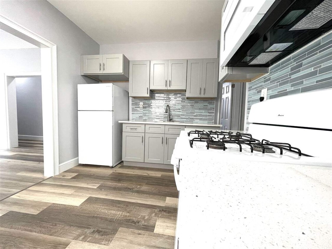 Primary Photo - 402 Fulton Ave