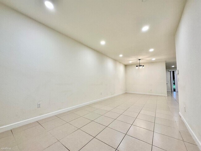 Building Photo - 3 br, 2.5 bath Townhome - 4002 Allerdale Pl