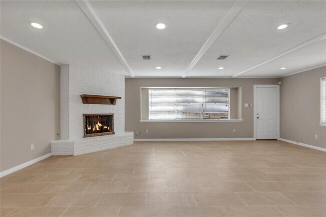 Building Photo - 1811 Quail Valley E Dr