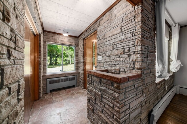 Building Photo - 5293 Ashford Rd