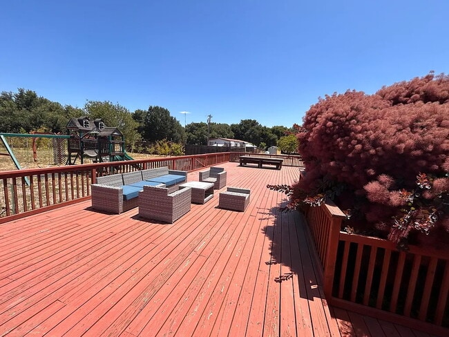 Deck & Garden - 9385 Burchell Rd