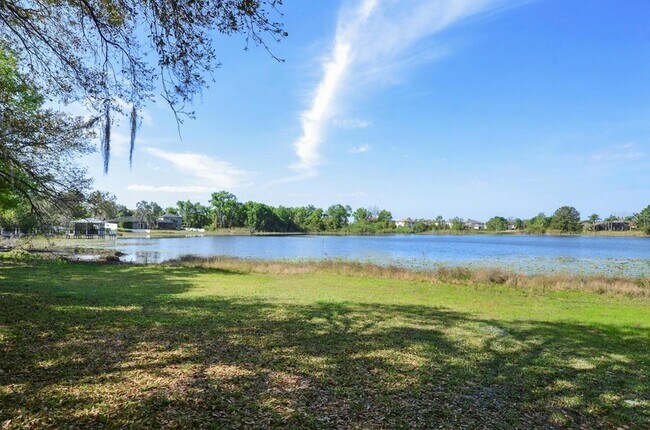 Foto del edificio - 3636 Lake Buynak Rd