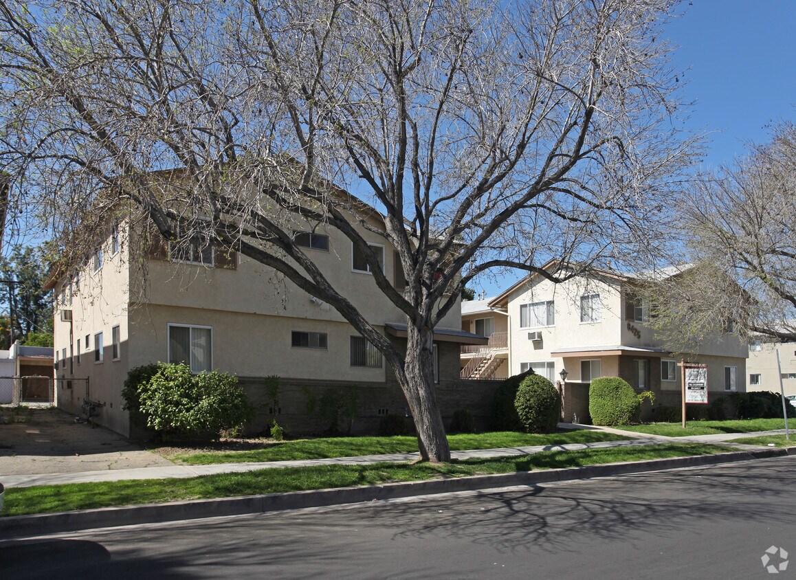 Building Photo - 8425 Amigo Ave
