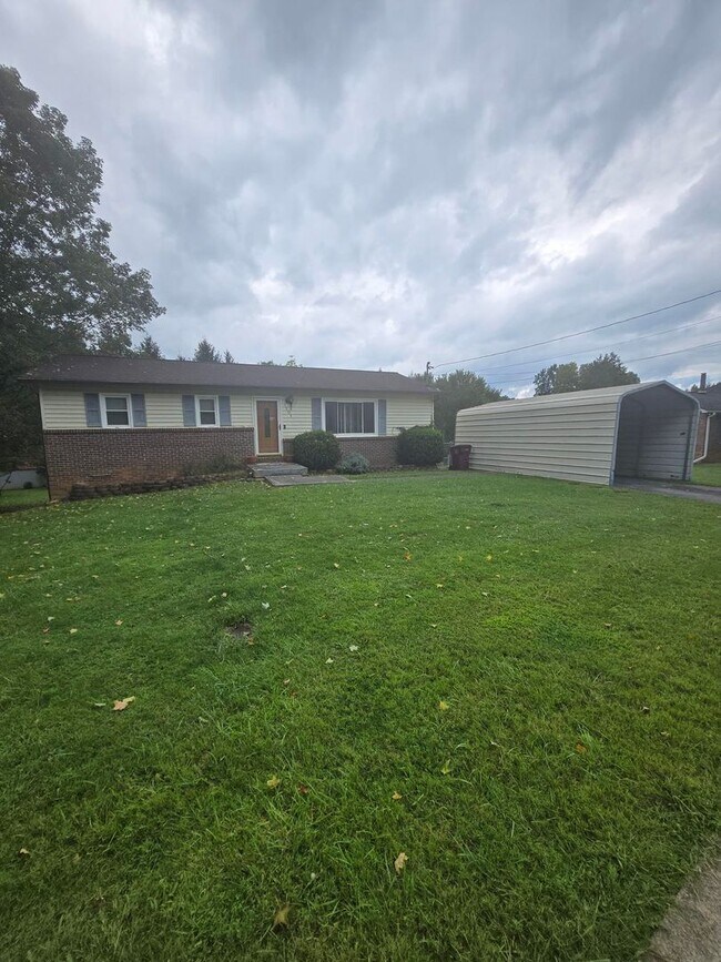Foto del edificio - For Rent – 1304 Cobble Stone Court, Johnson City, TN