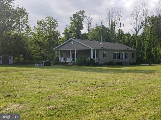 Foto del edificio - 2714 Windy Bush Rd