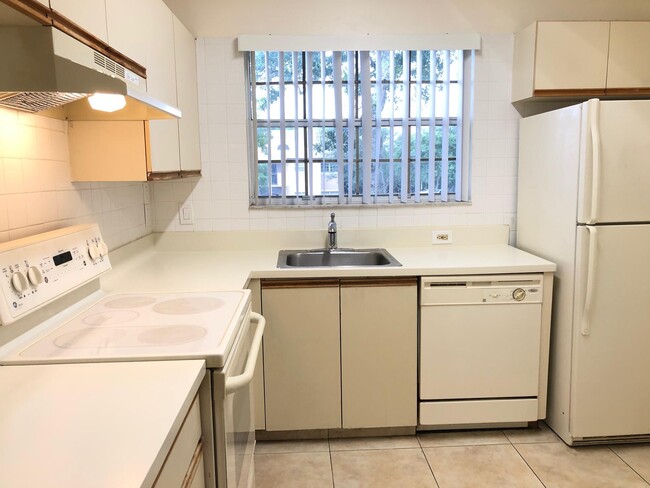 Building Photo - 631 Cypress Lake Blvd
