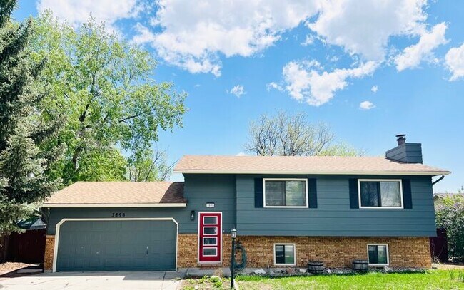 Foto del edificio - Gorgeous 4 bedroom, 2 bath Home with 2 car attached garage In NW Loveland, Colorado