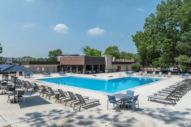 Building Photo - Stonebridge of Arlington Heights