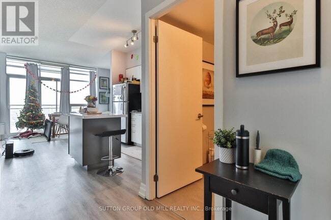 Photo du bâtiment - 38 Joe Shuster Way