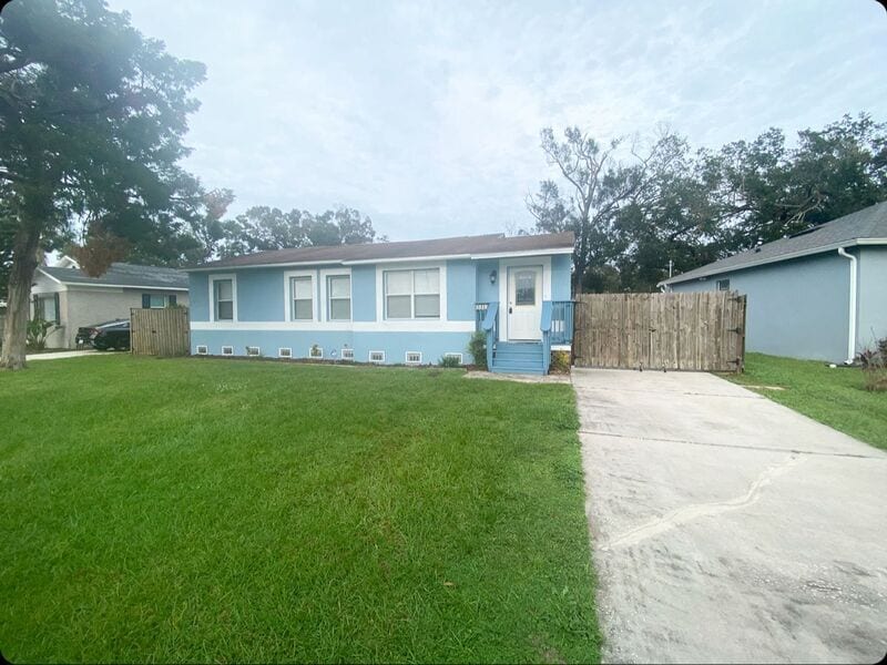 Primary Photo - 1019 W Berry Ave