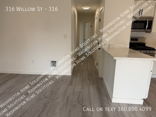 Building Photo - 316 Willow St