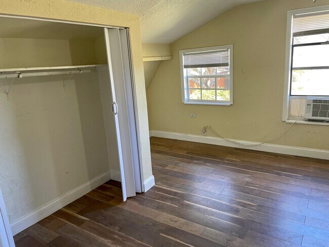 Foto del edificio - 1521 N 59th Terrace