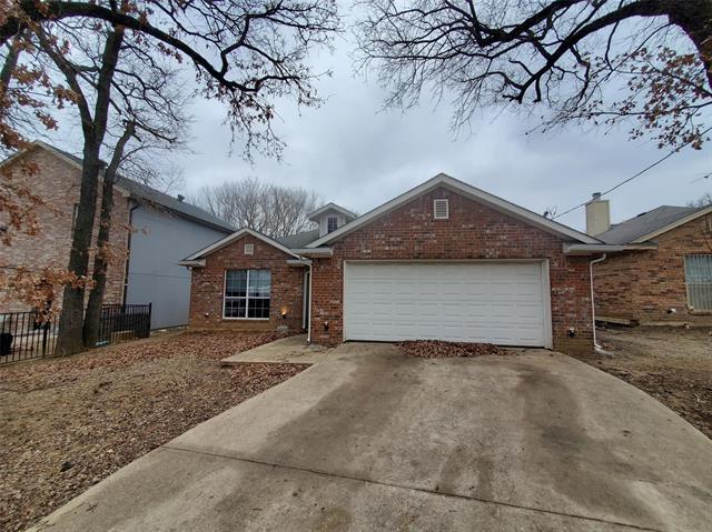 Building Photo - 2047 Echo Lake Dr