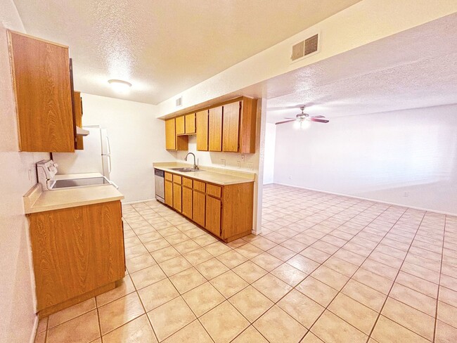 Building Photo - Mesa Apartment