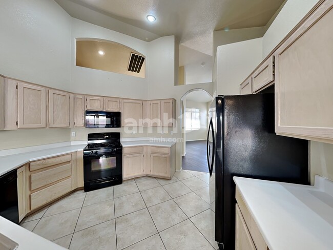 Building Photo - 128 Vista del Lago St