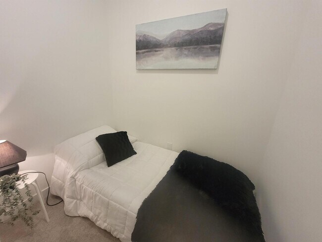 Photo du bâtiment - 15735-15785 85 Ave